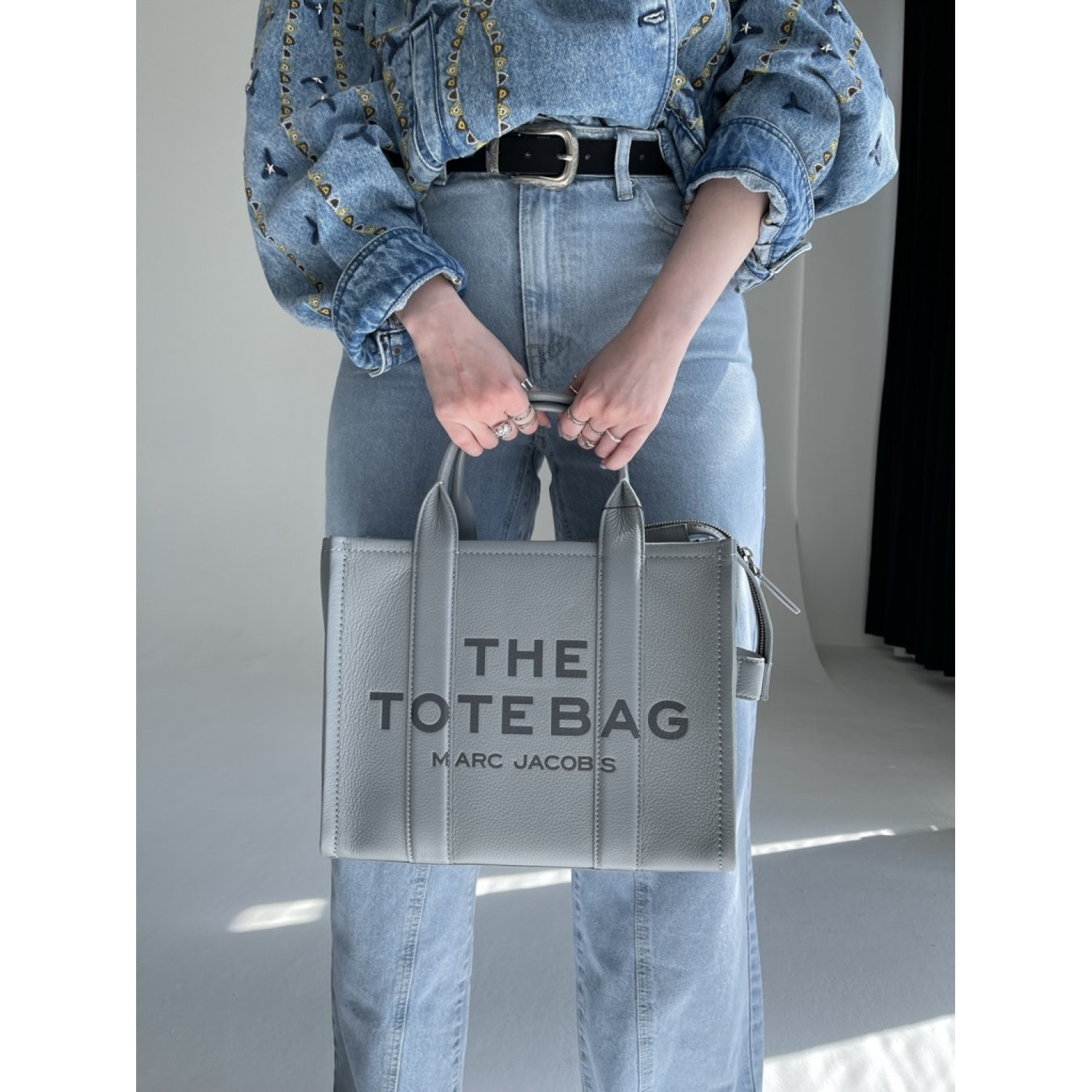 СУМКА MARC JACOBS THE LEATHER MEDIUM TOTE BAG WOLF GREY
