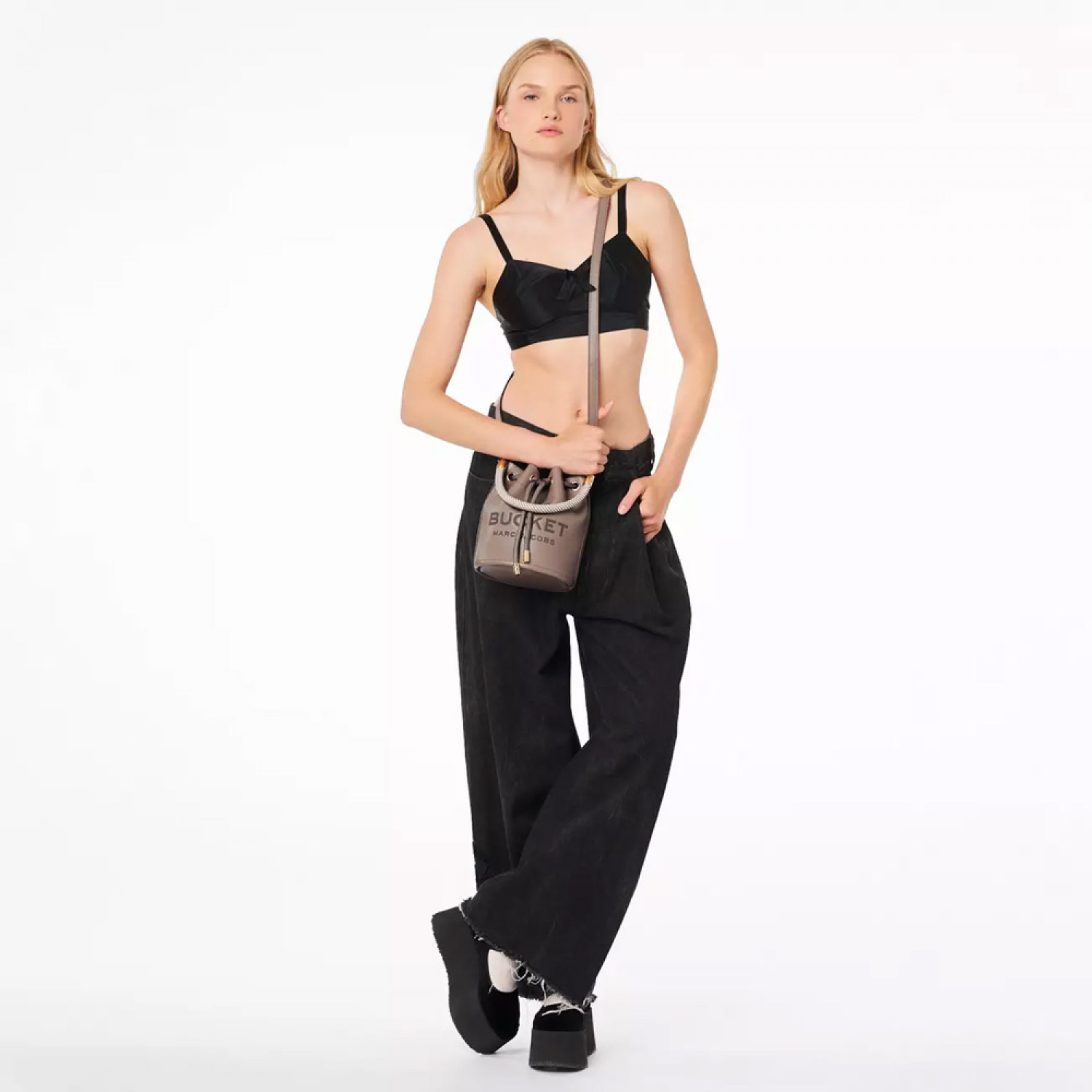 Сумка Marc Jacobs The Leather Mini Bucket Bag - Cement Сумка Marc Jacobs The Leather Mini Bucket Bag - Cement